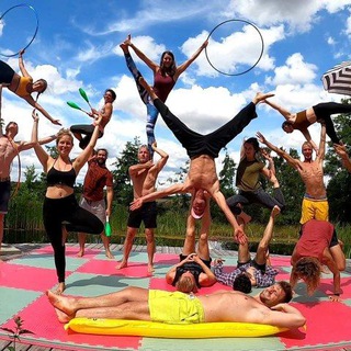 Acro-Yoga/Acrobatics Dispenser